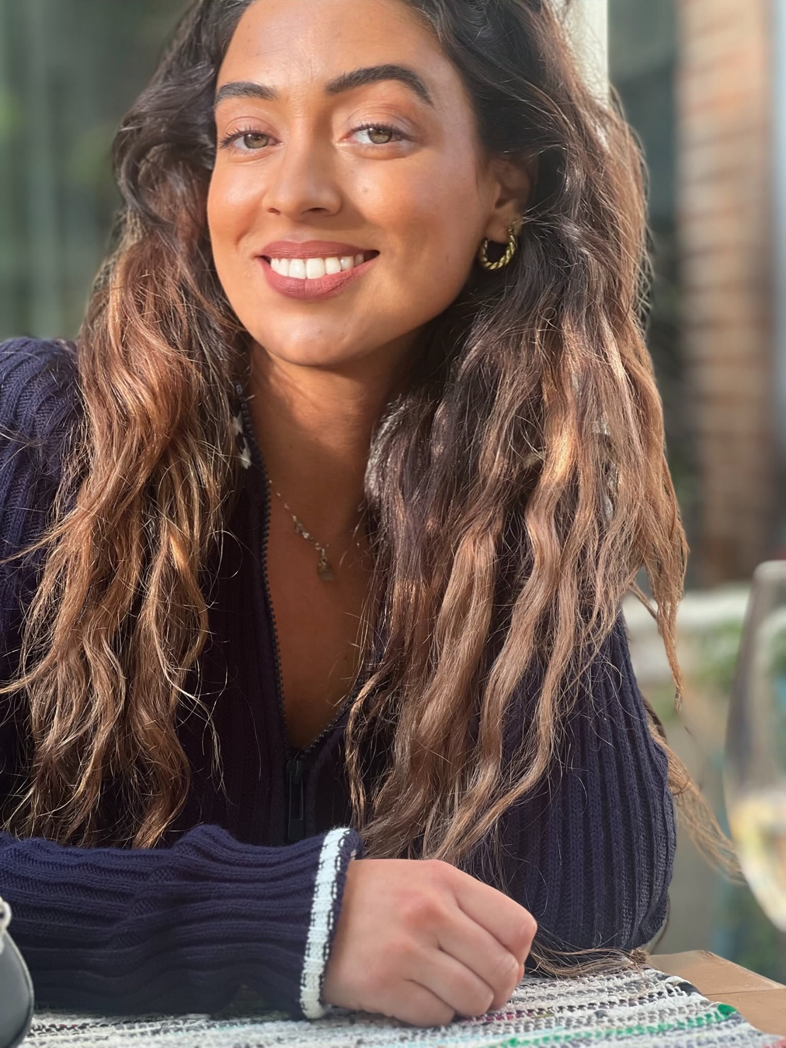 Stylist aan het werk bij Hair By Sem